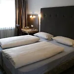 מלון Bahn-hotel 3*