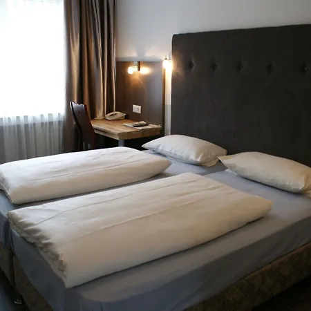 Hotel Bahn-hotel 3*