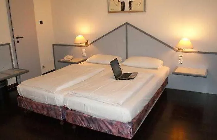 Bahn-hotel מלון 3*